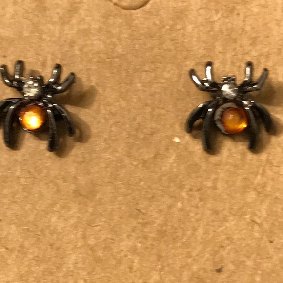 🎃 🆕 Crystal Spider Stud Earrings - Picture 2 of 5